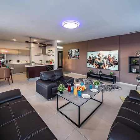 Lux Penthouse & * Riga