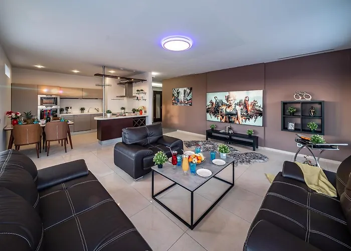 Lux Penthouse & * Ρίγα